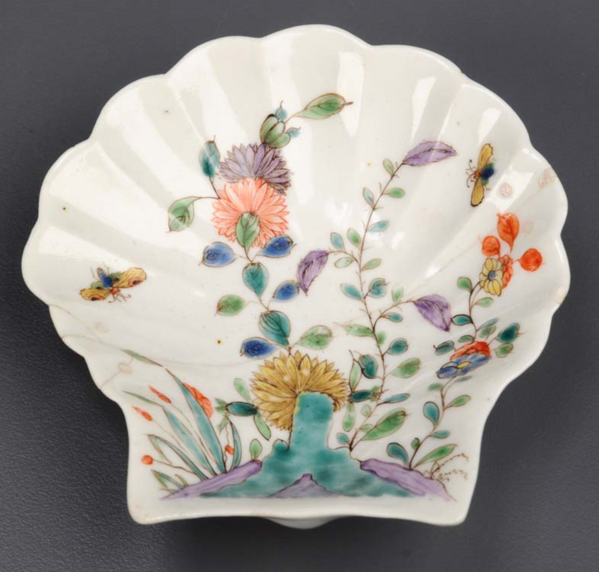 An early Worcester shell dish, circa 1753-54