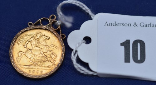 Lot 10 - A Victorian gold half sovereign, 1896, in 9ct....