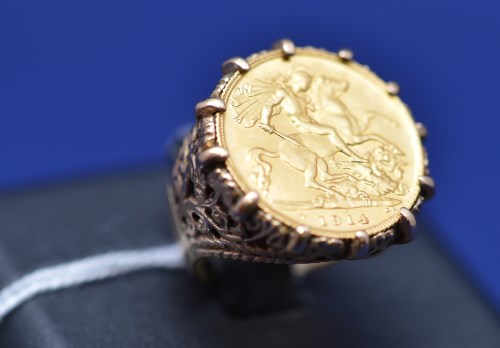 Lot 67 - A George V gold half sovereign, 1914, in 9ct....