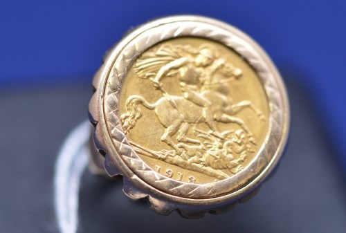 Lot 99 - A George V gold half sovereign, 1913, in 9ct....