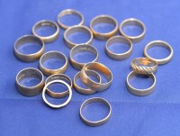 Lot 196 - A quantity of 9ct. yellow gold wedding bands,...