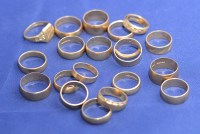 Lot 200 - A quantity of 9ct. yellow gold wedding bands,...