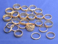 Lot 207 - A quantity of 9ct. yellow gold wedding bands,...