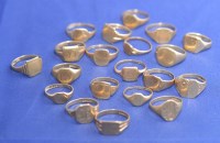 Lot 215 - A quantity of 9ct. gold signet rings, mainly...