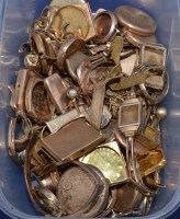 Lot 300 - A large quantity of gold and yellow metal...