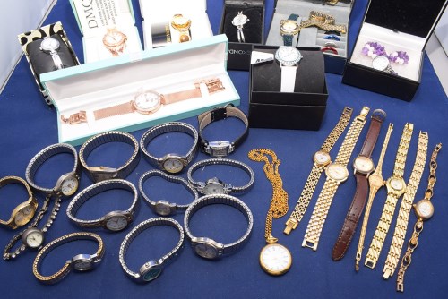 Lot 431 - An Avia 9ct. yellow gold cased cocktail watch;...