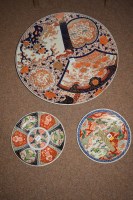 Lot 398 - A large Japanese Imari pattern charger and two...