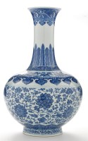 Lot 472 - Chinese Ming-style blue and white vase, the...