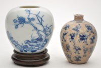 Lot 481 - Small Chinese blue and white jar on stand,...