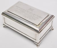 Lot 689 - A George V presentation cigar box, by...