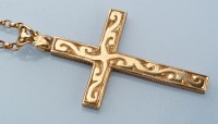 Lot 923 - A 9ct. yellow gold cross pattern pendant of...