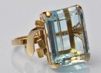 Lot 933 - An aquamarine ring, of facet rectangular cut...