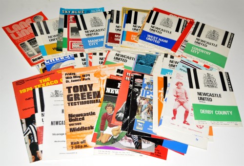 Lot 92 - Newcastle United football programmes (H) and...