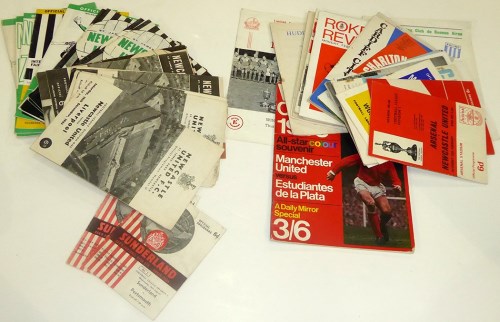 Lot 121 - A collection of 1960's and other football...