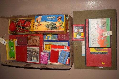 Lot 1041 - A collection of toys, games and puzzles,...