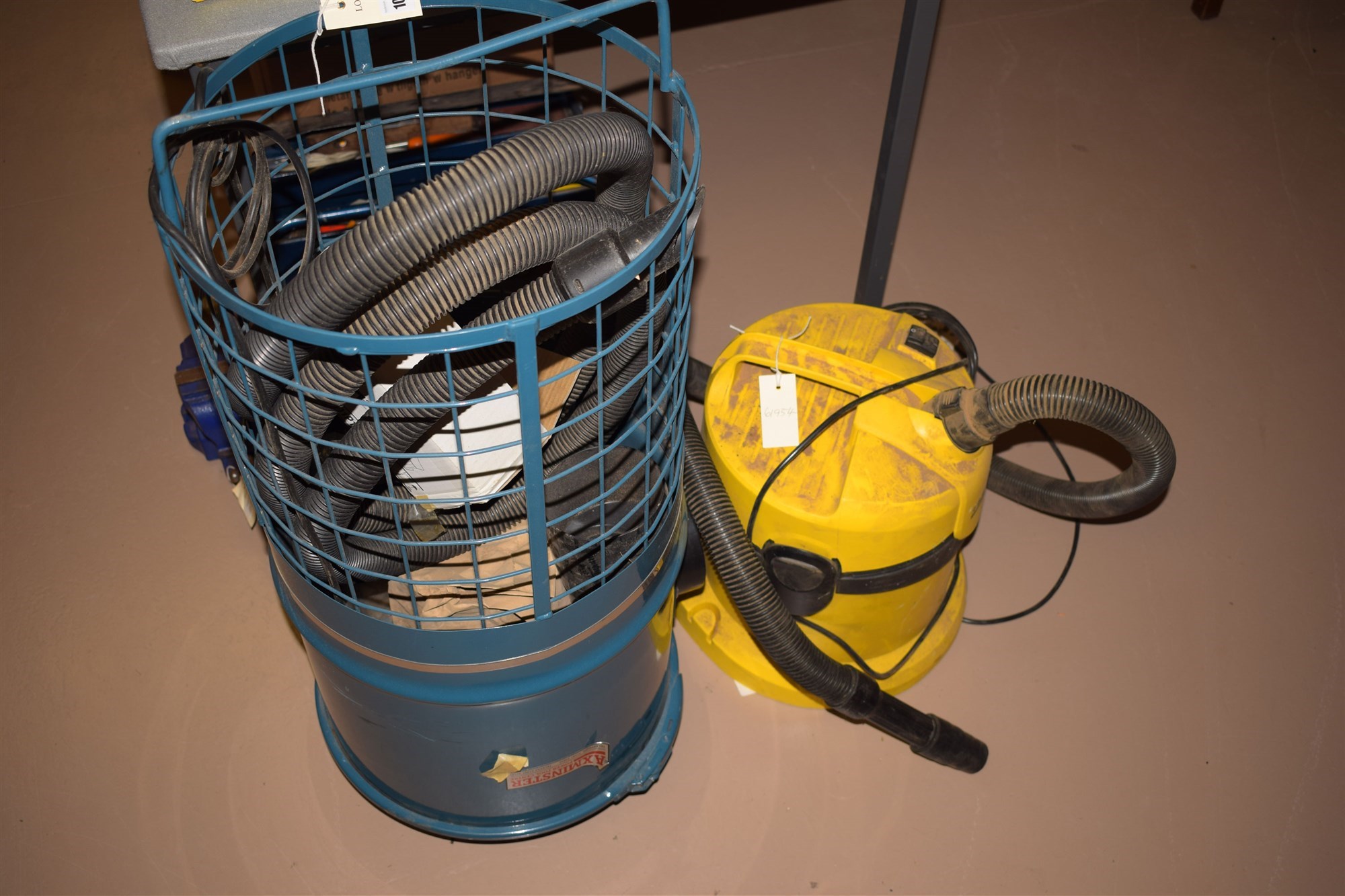 Lot 1057 An Axminster dust extraction system (to use