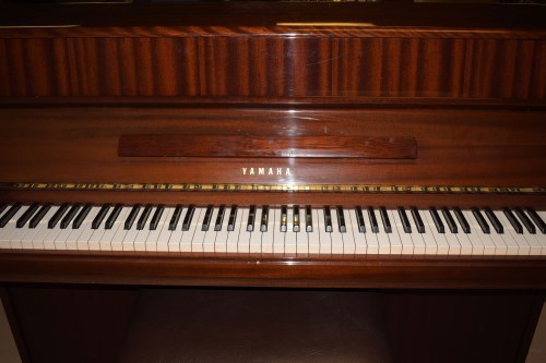 Lot 1234 - A Yamaha upright piano in mahogany case in...