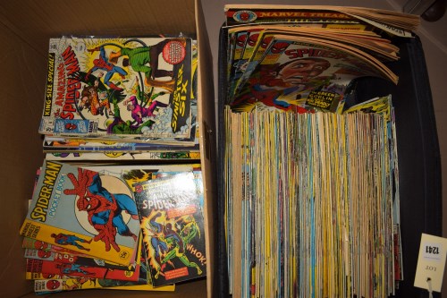 Lot 1241 - Comics and hardback annuals featuring...