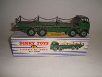 Lot 191 - A Dinky Toys Foden flat truck, 905, with...