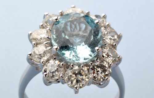 Lot 768 - An aquamarine and diamond cluster ring, the...