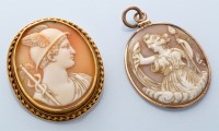 Lot 779 - A 19th Century carved shell cameo brooch...