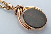 Lot 783 - A 9ct. yellow gold bloodstone set fob, on 9ct....