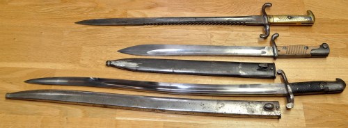 Lot 946 - A British 1887 pattern sword bayonet for a...