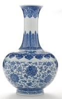 Lot 542 - Chinese Ming-style blue and white vase, the...