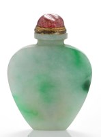 Lot 568 - Flattened spade shaped jadeite snuff bottle,...