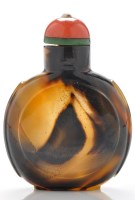 Lot 574 - Agate 'moon flask' shaped snuff bottle, body...