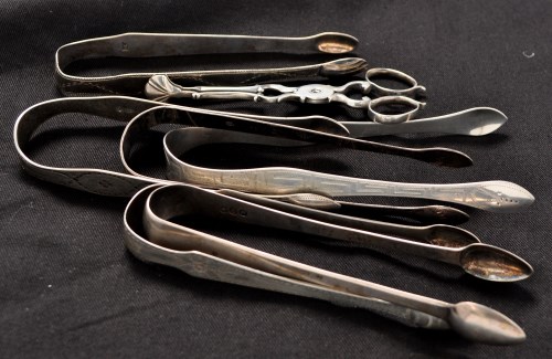 Lot 1087 - A pair of George III scissor-shape sugar tongs,...