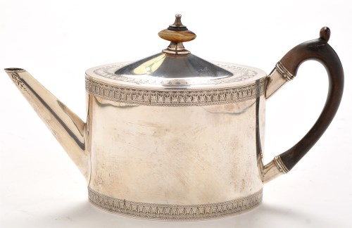 Lot 1090 - A George III teapot, by William Plummer,...