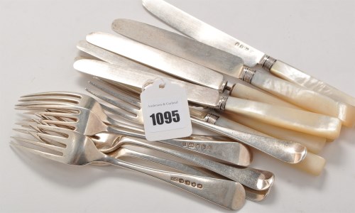 Lot 1095 - Six assorted George III/IV dessert forks,...