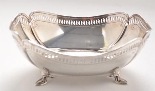 Lot 1123 - A George V bread dish, by Atkin Brothers,...