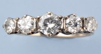 Lot 1248 - A five stone diamond ring, the graduated...