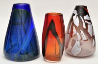 Lot 143 - Peter O'Brien: Studio glass vases in blue, red...