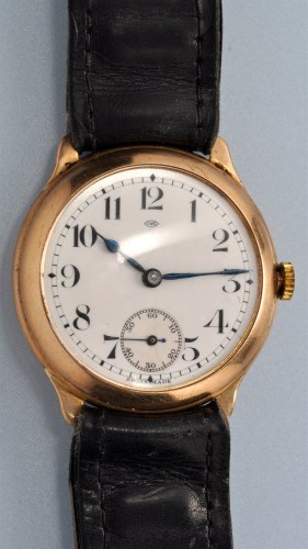Lot 579 - IWC: a 9ct. gold cased gentleman's wristwatch,...
