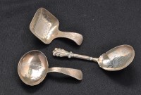 Lot 592 - A George III caddy spoon, by John Turner,...