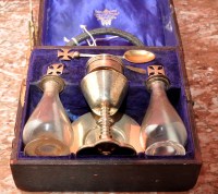 Lot 637 - A George V travelling communion set, by...