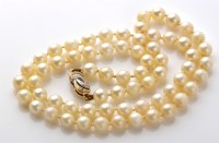 Lot 749 - A single uniform row of cultured pearl...