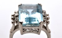 Lot 761 - An aquamarine and diamond ring, the...