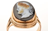 Lot 922 - A 19th Century hardstone cameo ring, the...