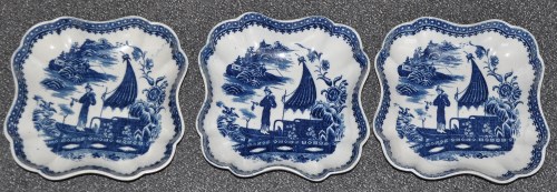 Lot 98 - Set of three Caughley square shaped dishes,...