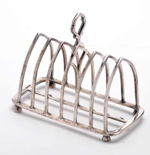 Lot 619 - A George VI seven bar toast rack, by Mappin &...