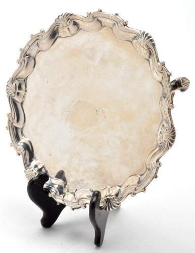 Lot 691 - A George II salver, possibly by William Justis,...