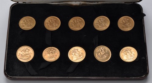 Lot 735 - Ten Elizabeth II gold sovereigns, 1957-1959;...