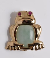 Lot 833 - A ruby, jade and 9ct. yellow gold frog pattern...