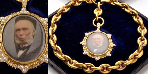 Lot 752 - A Victorian portrait miniature pendant on...