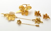 Lot 800 - A suite of yellow metal jewellery set with...