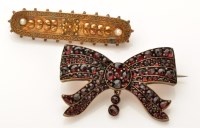 Lot 884 - A Victorian garnet set bow pattern brooch, the...